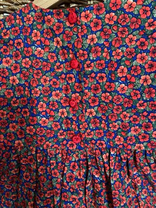 Vestido artesanal flores rojas T4/5 Largura 56 cm