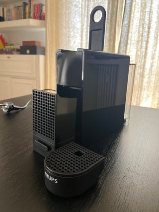 Cafetera Nespresso Essenza Mini Negra