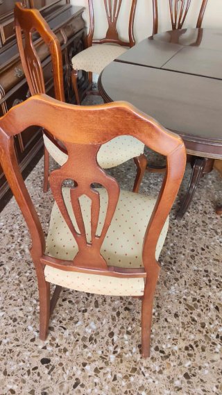 Sillas antiguas de madera y tela