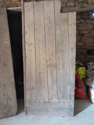 Puerta de madera maciza