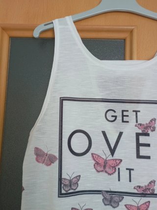 Camiseta tirantes Stradivarius mariposas