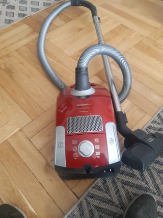 Aspirador Miele Compact C1 PowerLine Rojo