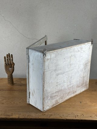Mueblecito vintage de baño o vitrina