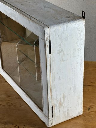 Mueblecito vintage de baño o vitrina