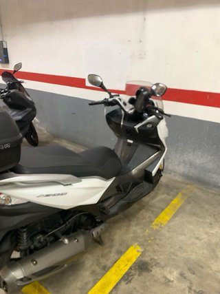 Kawasaki J300 Maxi Scooter.