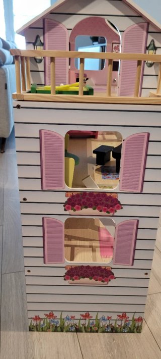 Casita de madera para muñecas