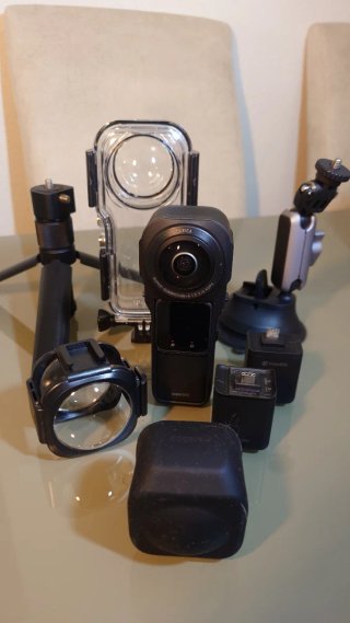 Cámara Insta360 ONE RS 1-pulgada + Accesorios