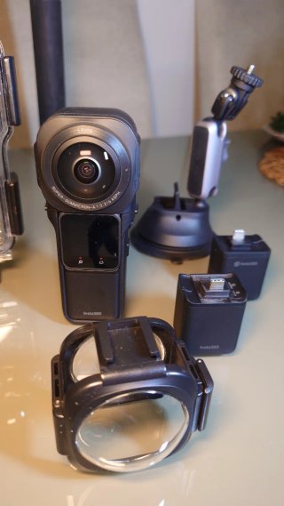 Cámara Insta360 ONE RS 1-pulgada + Accesorios