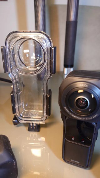 Cámara Insta360 ONE RS 1-pulgada + Accesorios
