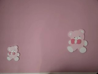 Mueble infantil rosa con flores