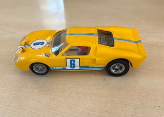 Coche Scalextric Ford GT amarillo