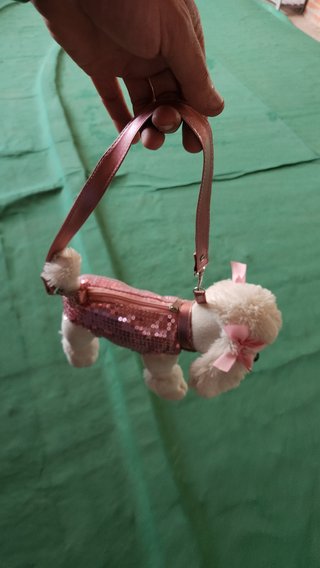 Peluche Perrito Con Vestido y Correa Tipo Bolso XD