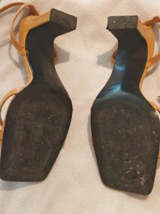Sandalias Mango Tiras y Bolso amarillo