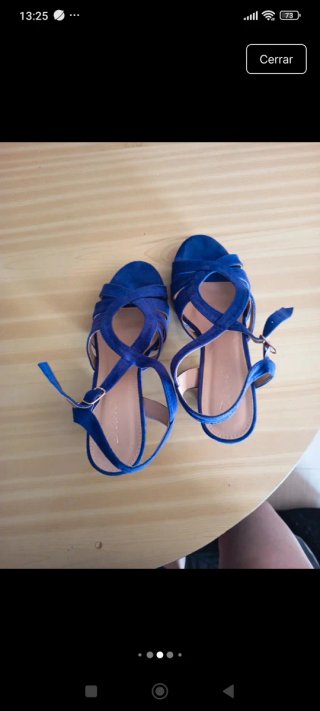 Zapatos de tacón morados para eventos