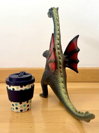 Figura dragón goma