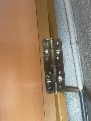 Puerta blindada semi nueva. Entrega en mano.