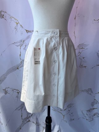 Falda corta Uniqlo negra botones Talla S