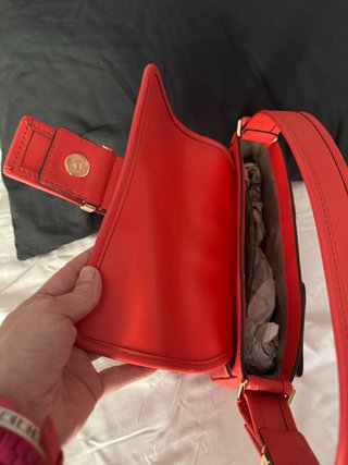 Bolso de hombro Colby ajustable rojo