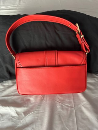 Bolso de hombro Colby ajustable rojo