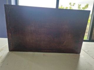 Baúl decorativo madera y metal.