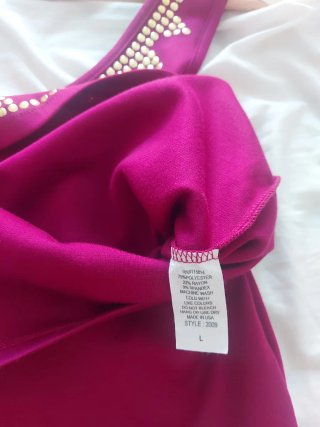 Vestido Retro Morado con Detalles Dorados