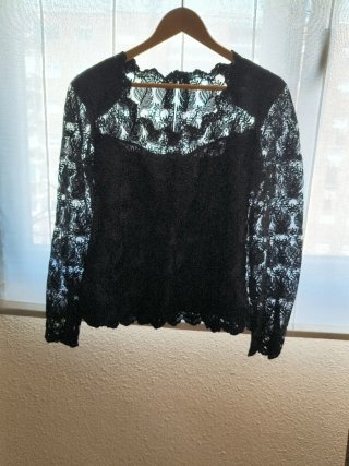 Blusa de encaje negra manga larga