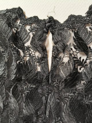 Blusa de encaje negra manga larga