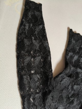 Blusa de encaje negra manga larga