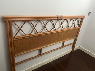 Cabecero de mimbre y madera