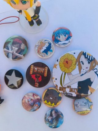 Figurine e spille anime/manga