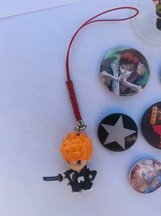 Figurine e spille anime/manga