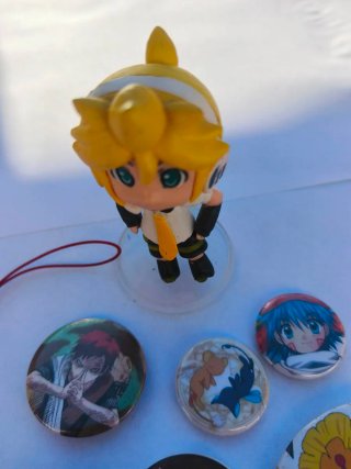 Figurine e spille anime/manga