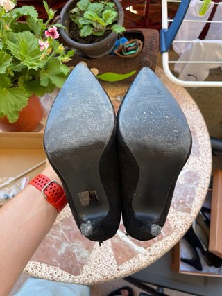 Zapatos de tacón negros con lazo