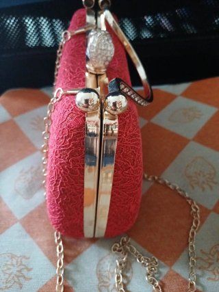 Bolso de fiesta elegante con cadena dorada