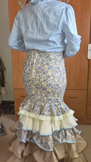 Falda flamenca volantes beige y azul