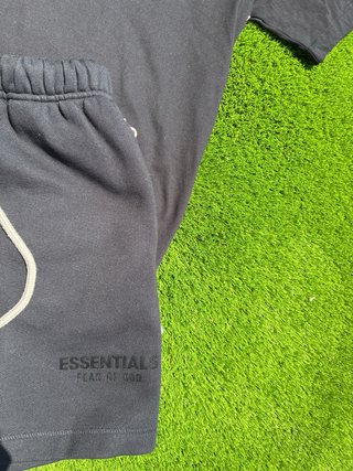 Conjunto Essentials Fear of God Negro