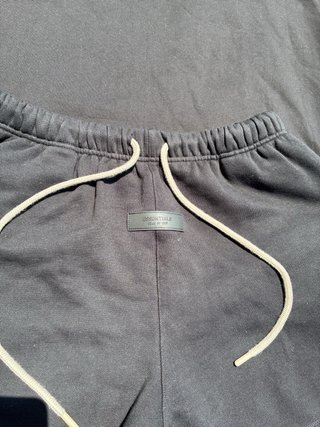 Conjunto Essentials Fear of God Negro