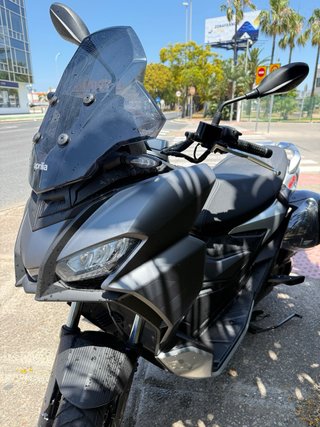 Aprilia SR GT 125 Gris/Plata