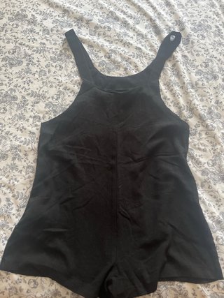 Mono corto negro, usado solo una vez