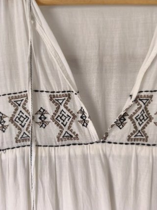 Vestido maxi blanco bordado étnico