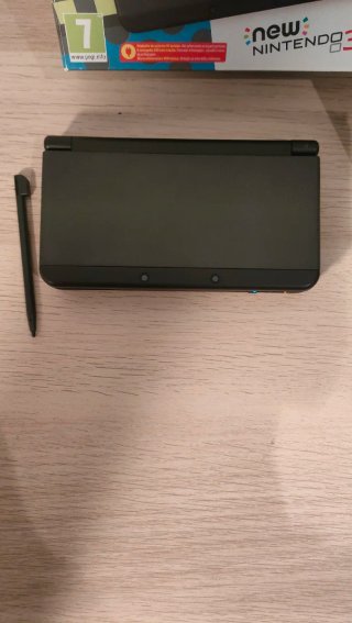 Nuovo Nintendo 3DS con scatola