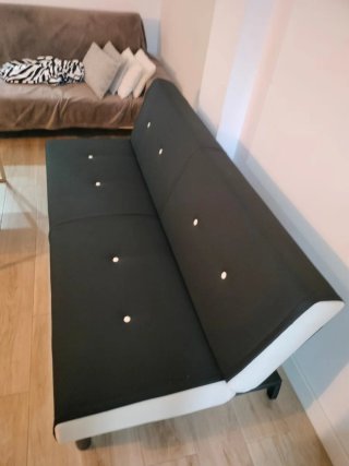 Sofá cama negro y blanco
