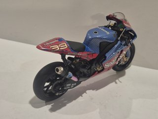 Yamaha M1 Melandri Spiderman 1/12
