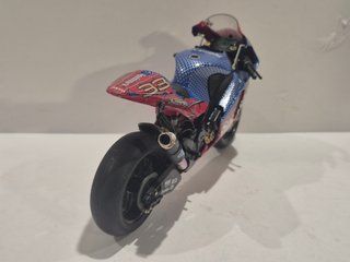 Yamaha M1 Melandri Spiderman 1/12