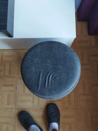 Taburete redondo de cuero, cómodo y estable