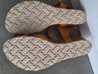 Sandalias Yokono cuña T40
