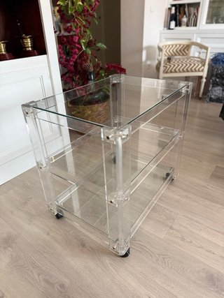 Mesa auxiliar metacrilato y vidrio con ruedas