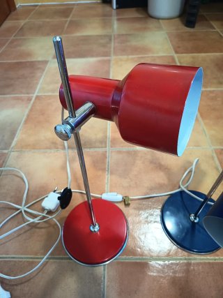 Lámparas de mesa escritorio azul y roja