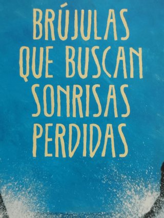 BRÚJULAS QUE BUSCAN SONRISAS PERDIDAS