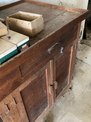 Mueble aparador antiguo de taller